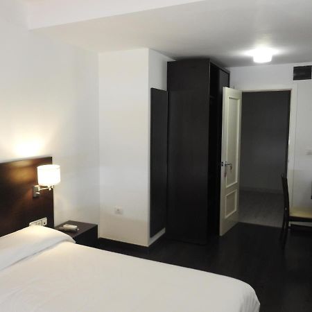 Hostal Meson De Paco Cariñena Exteriör bild