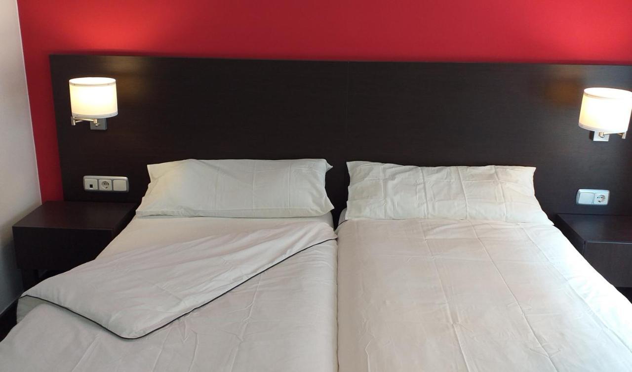 Hostal Meson De Paco Cariñena Exteriör bild