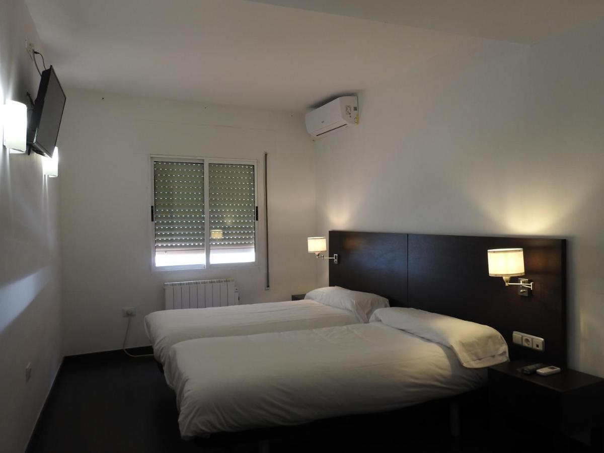 Hostal Meson De Paco Cariñena Exteriör bild