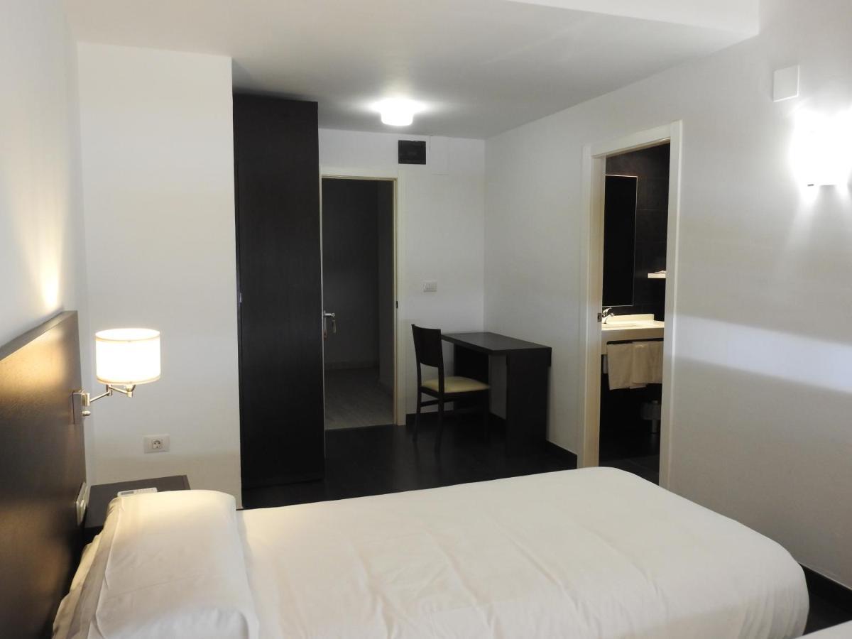 Hostal Meson De Paco Cariñena Exteriör bild