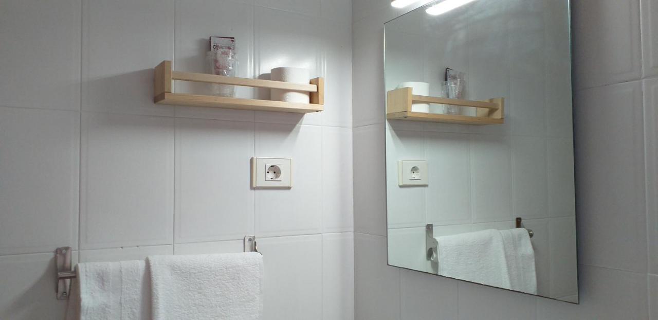 Hostal Meson De Paco Cariñena Exteriör bild