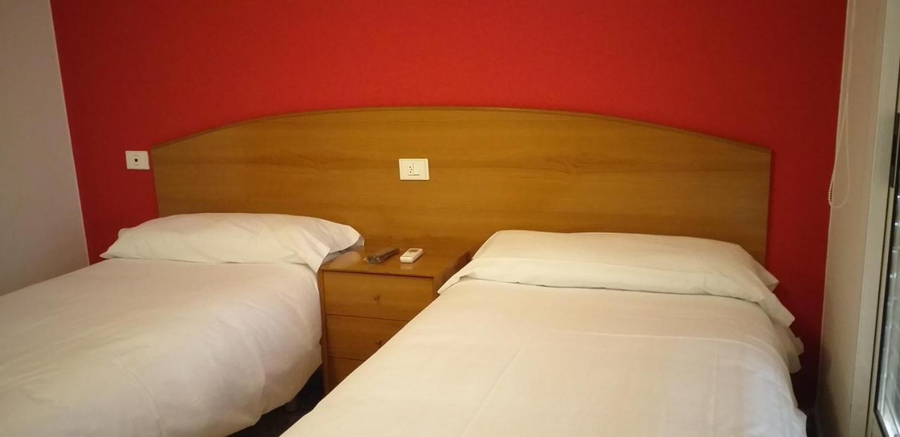 Hostal Meson De Paco Cariñena Exteriör bild