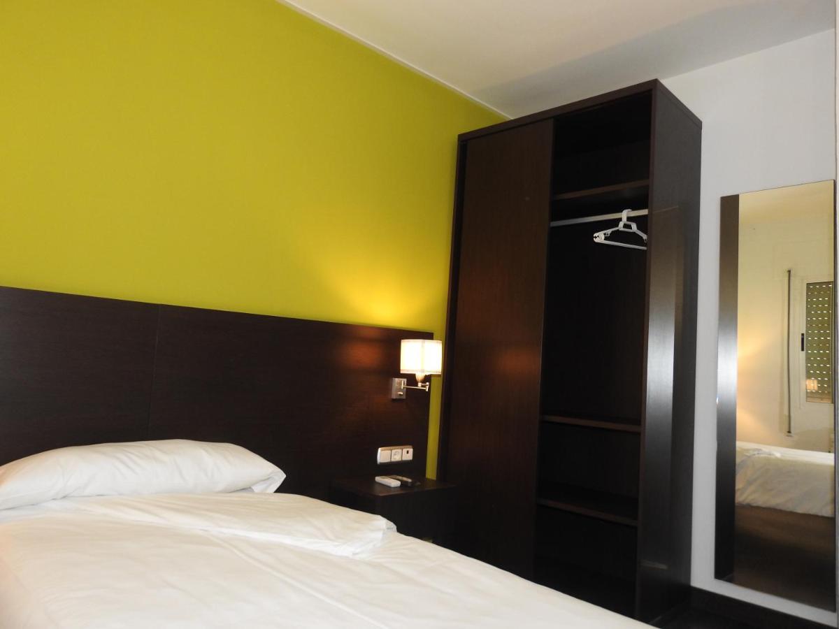Hostal Meson De Paco Cariñena Exteriör bild