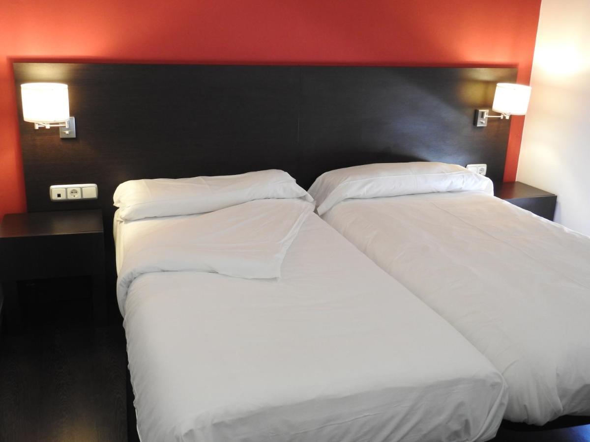 Hostal Meson De Paco Cariñena Exteriör bild