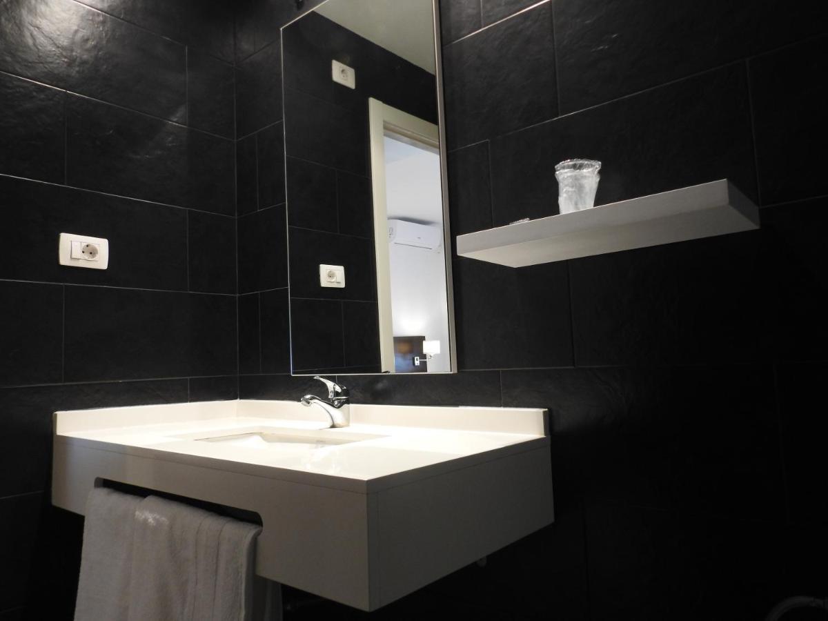 Hostal Meson De Paco Cariñena Exteriör bild